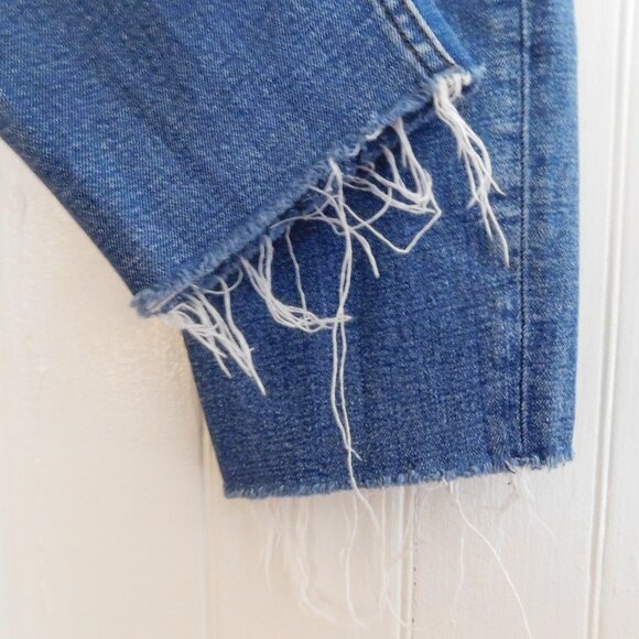 🦌 Abercrombie & Fitch The Mom High Rise Frayed Jeans - Picture 14 of 16